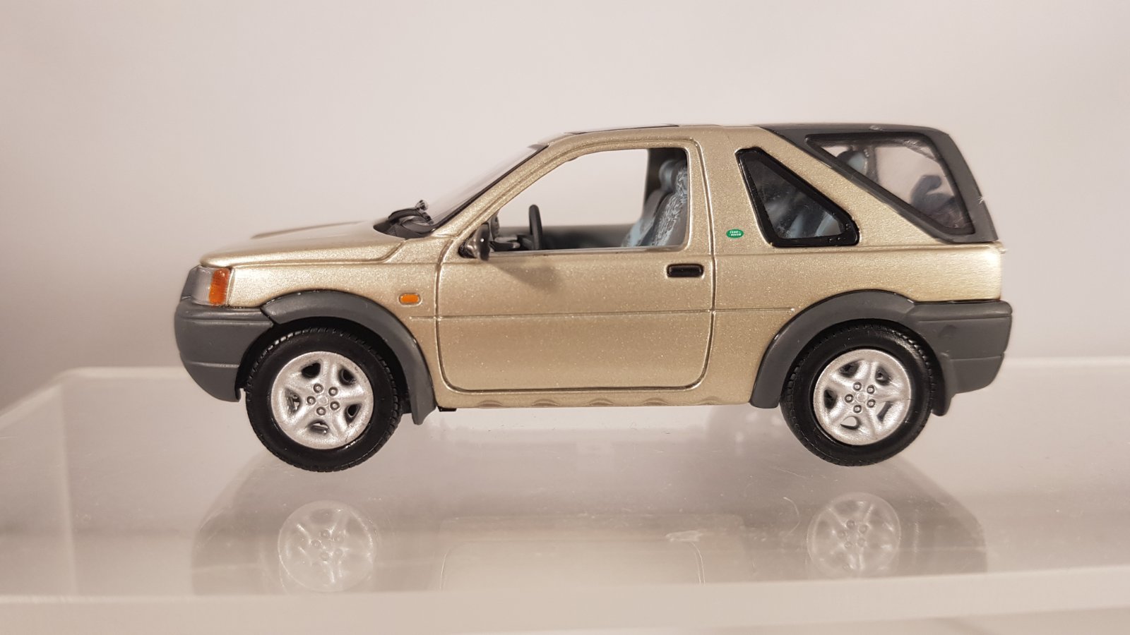 Landrover Freelander Dichte Soft Top Universal-Hobbies 1:43 - Afbeelding 4