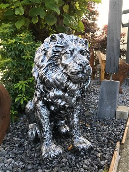 Prachtig beeld van een leeuw, polystone, zilver grijs - 7