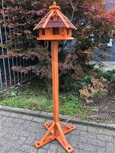 Groot staand vogelhuis, hout, met voederunit