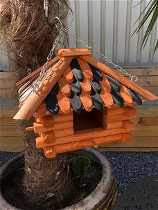 Een luxe vogelhuis, kan sierlijk in de boom hangen