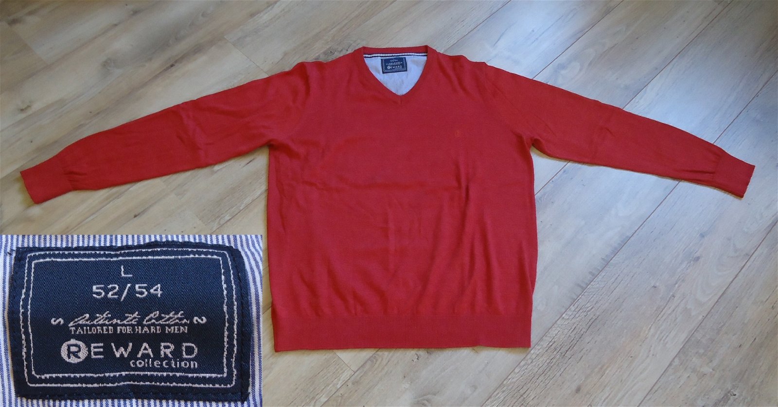 Te koop nieuwe rode trui met V-hals van Reward (maat: L). - nr. 1