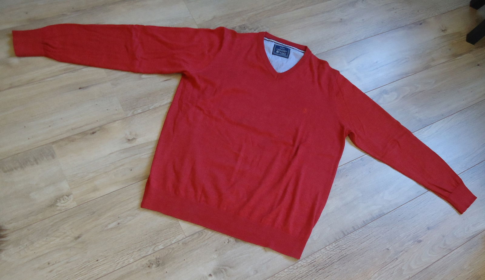 Te koop nieuwe rode trui met V-hals van Reward (maat: L). - Afbeelding 4