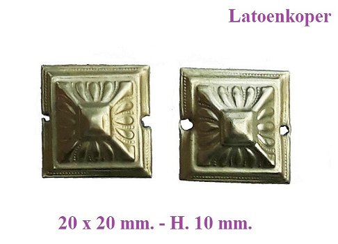 = 2 Ornamentjes = latoenkoper =44681 - 0