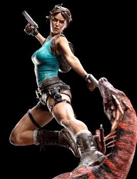 Weta Lara Croft Tomb Raider statue - 1