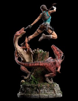 Weta Lara Croft Tomb Raider statue - 3
