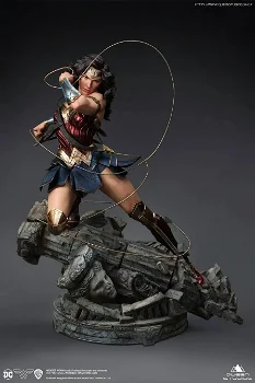 Queen Studios Wonder Woman statue - 1