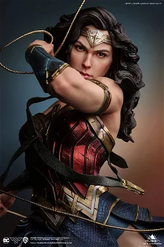 Queen Studios Wonder Woman statue - 4