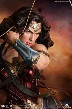 Queen Studios Wonder Woman statue - 5