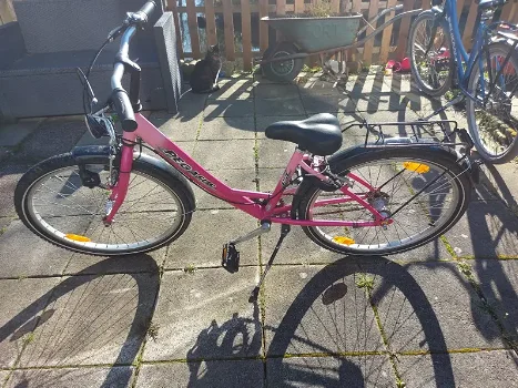 24 inch meisje fiets Kleur roze met versnellingen en terug traprem en handrem - 0