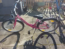 24 inch meisje fiets Kleur roze met versnellingen en terug traprem en handrem