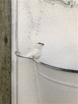 Metalen wanddecoratie voor in de tuin, met bloembak, gemaakt van metaal - 1