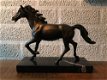 1 paardbeeldhouwwerk , massief gietijzer, brons -look - 0 - Thumbnail