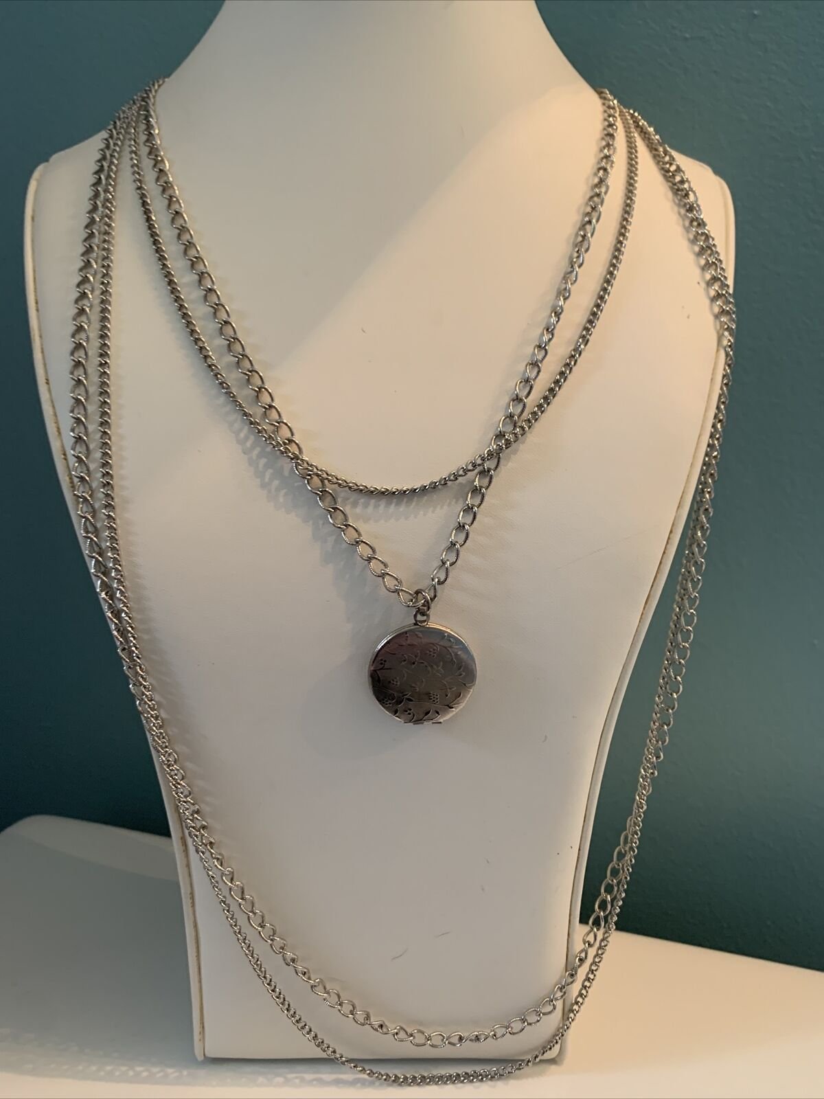 Mooi collier met medaillon - nr. 1