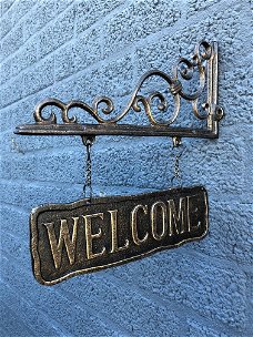 Uithangbord ''welcome'' bij de ingang, wandbord, brons-kleur