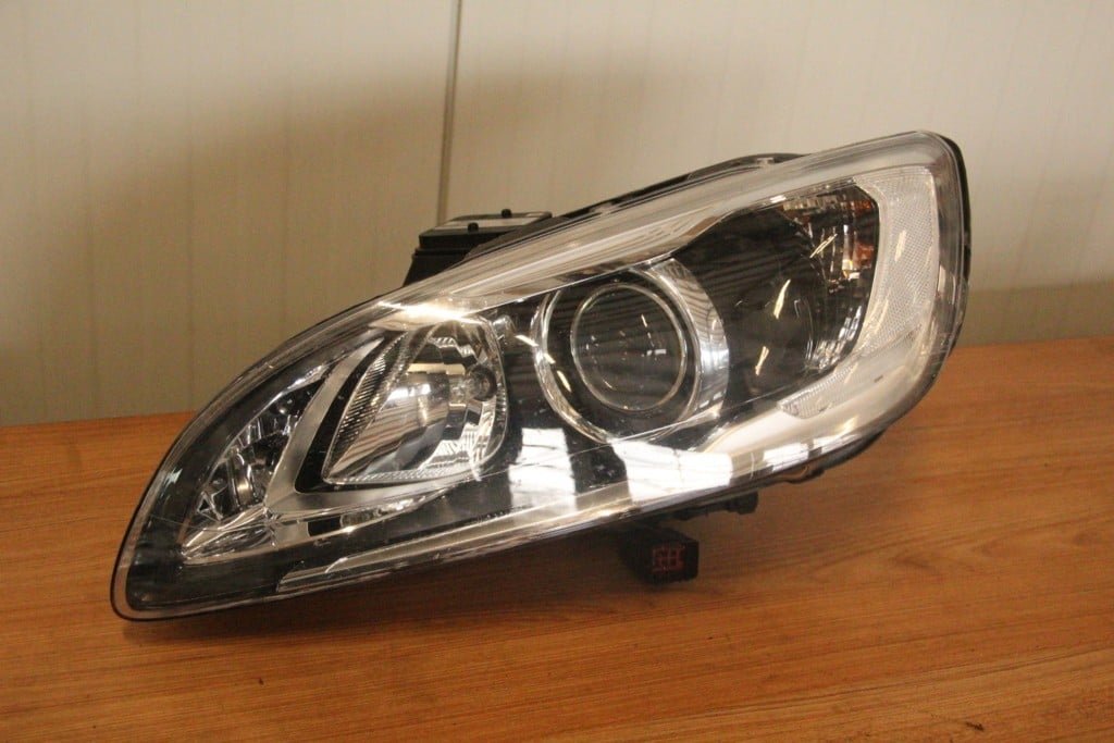 Koplamp Bestuurderskant links xenon Volvo V60 (31420261) - nr. 1