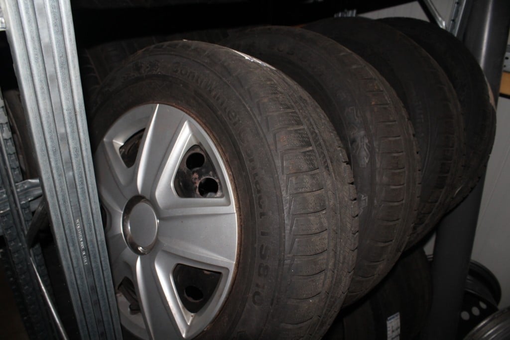 ad: 11. Stalen velgen continental 205/65/15 - Afbeelding 4