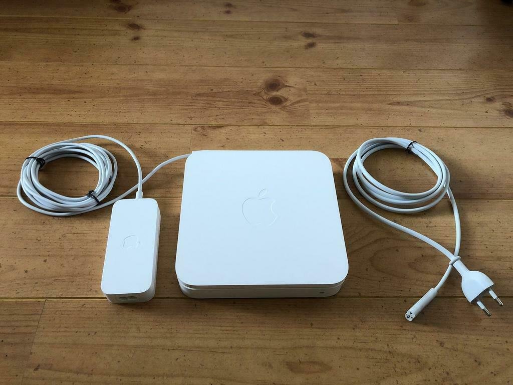 Te Koop Mac Mini en 15 Inch Lcd en een Isight Camera en een Set Apple Speakers Enz. - Afbeelding 5