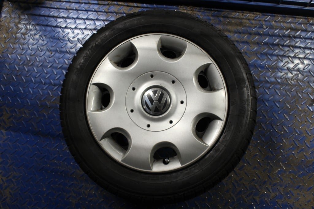 ad: 60b. 2x Winterband VW met wieldoppen 205/55/16 5x112 - nr. 1