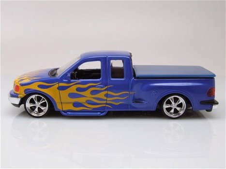 1:24 Welly Ford F-150 Flareside Supercab 1999 Low Rider 1999 - 2
