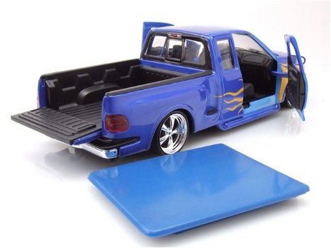 1:24 Welly Ford F-150 Flareside Supercab 1999 Low Rider 1999 - 3