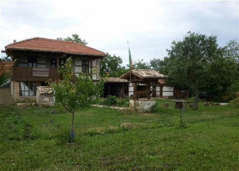 Een gerenoveerde rustieke woning slechts 40 km van de badplaats Varna - 2