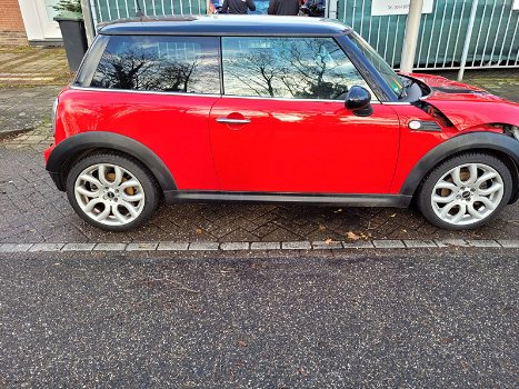 Mini Cooper R56 in onderdelen - 2