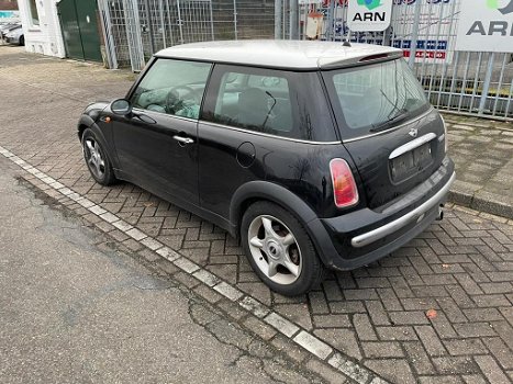 Mini Cooper R50 in onderdelen - 2