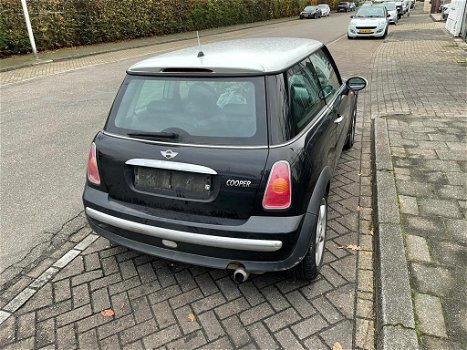 Mini Cooper R50 in onderdelen - 3