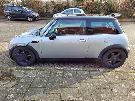 Mini Cooper R50 in onderdelen - 2