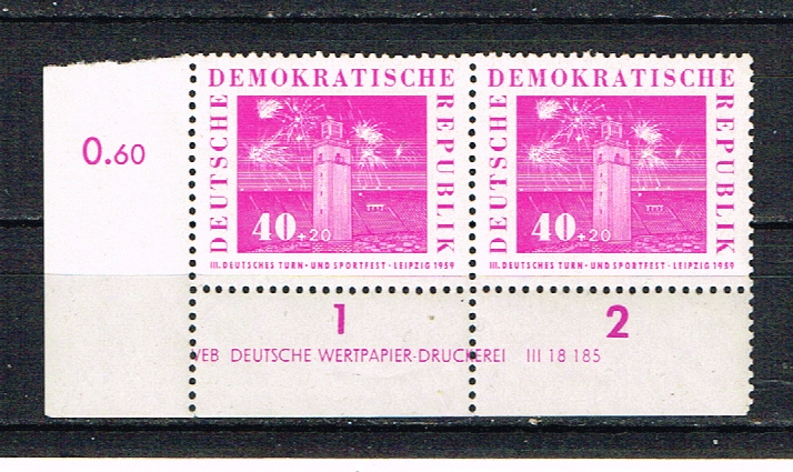 ddr-michel 711 zegelvel met 2 zegels-en-rand hf 54 - nr. 1