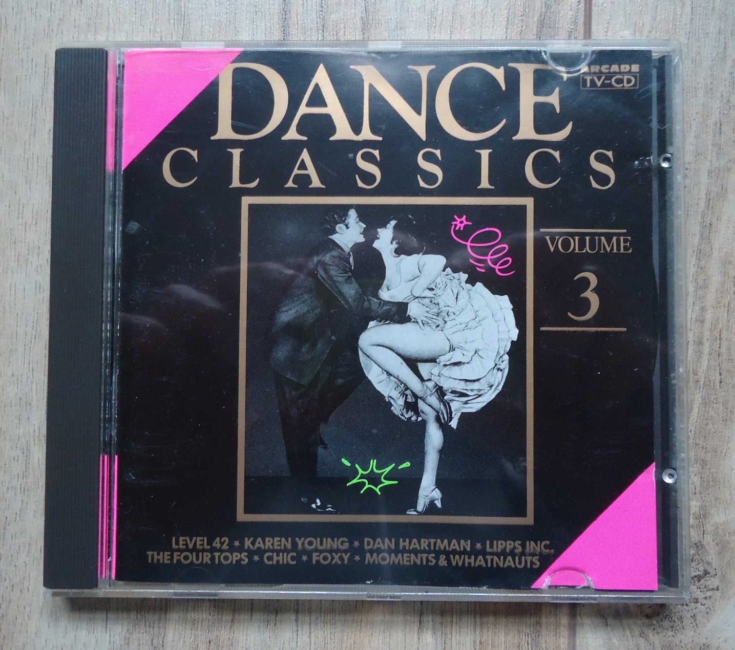 De originele verzamel-CD Dance Classics Volume 3 van Arcade. - nr. 1