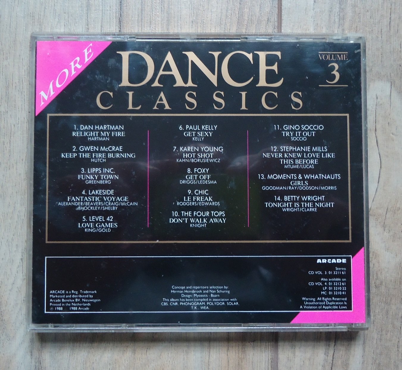 De originele verzamel-CD Dance Classics Volume 3 van Arcade. - Afbeelding 2