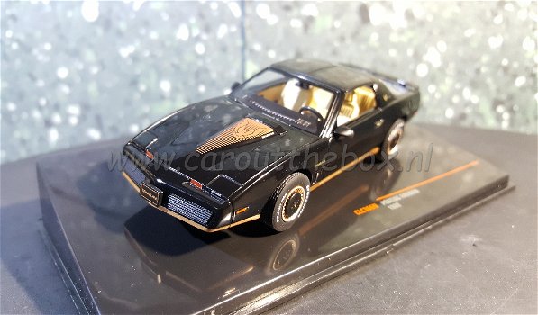 Pontiac Firebird 1982 zwart 1:43 Ixo - 1