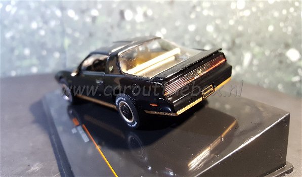 Pontiac Firebird 1982 zwart 1:43 Ixo - 2