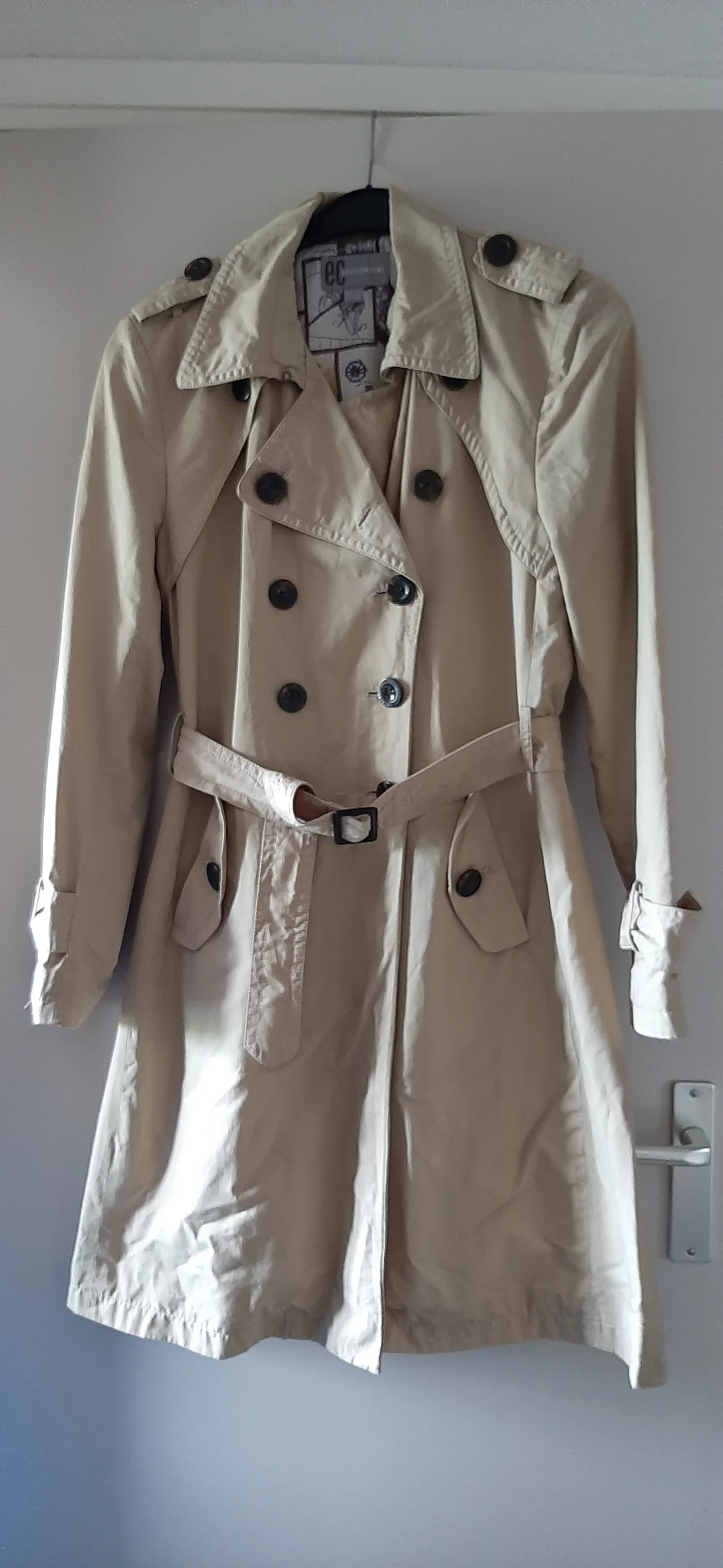 Trenchcoat mt 42 - nr. 1