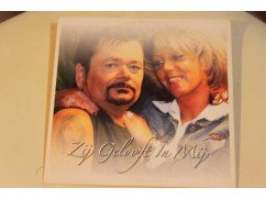 202l - cd single - andre hazes - zij gelooft in mij - 2 nrs - nr. 1