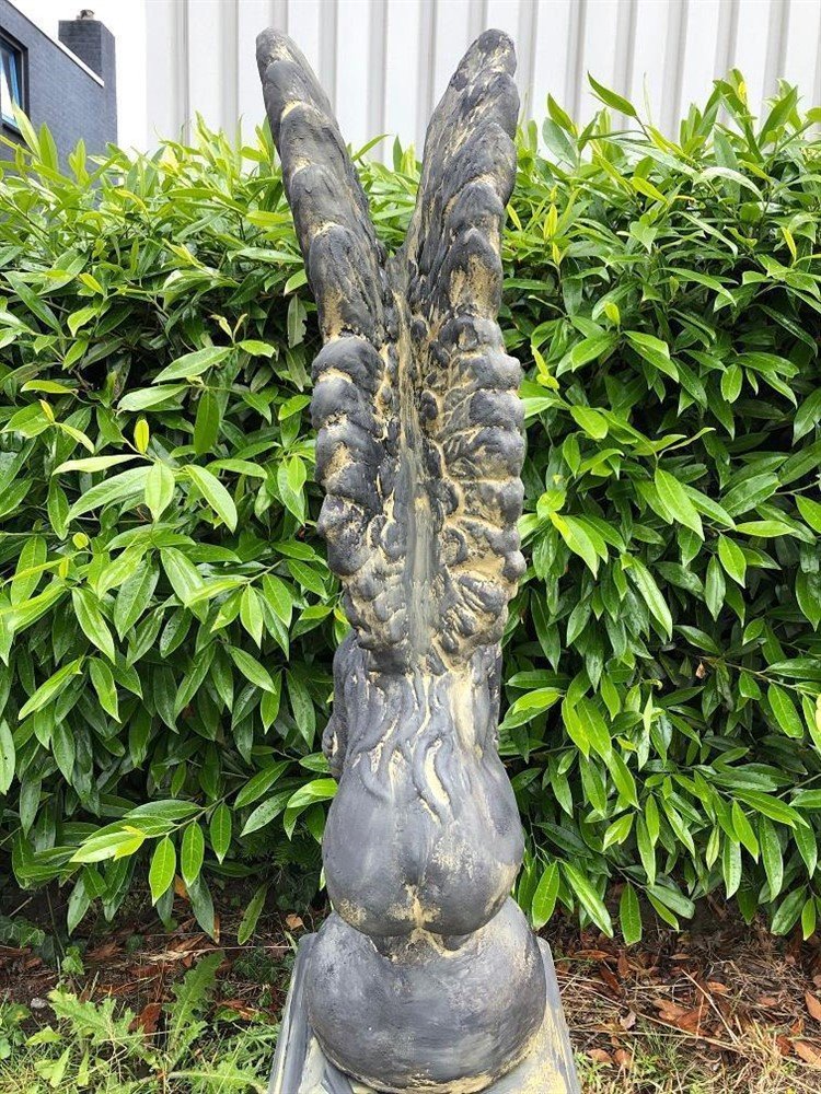 Knielende Engel met vleugels omhoog,zandstenen-beeld - Afbeelding 3