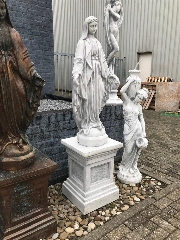 Maria op een sokkel, tuinbeeld Maria, stenen beeld, groot - nr. 1