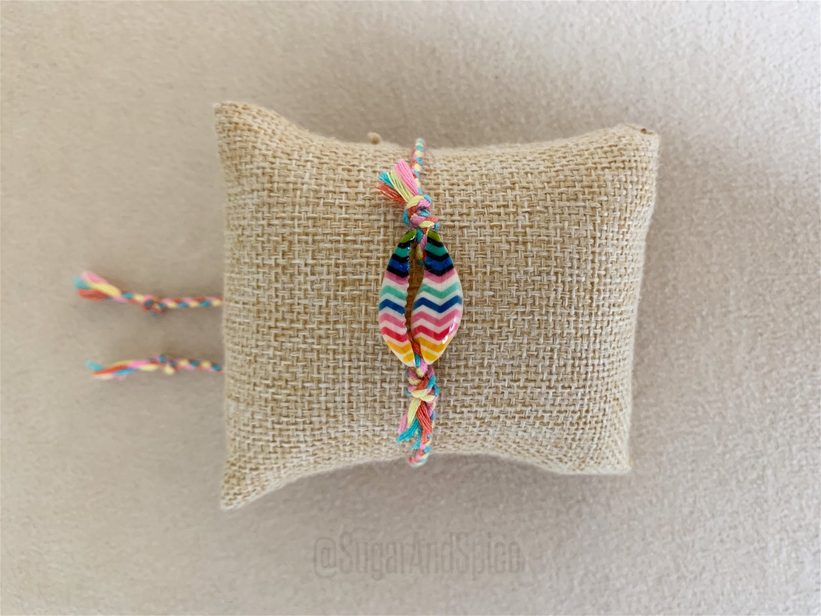 Zigzag regenboog schelpje aan koord mix ibiza beach NIEUW - nr. 1