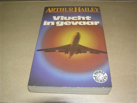 Vlucht in gevaar Arthur Hailey&John Castle - 0