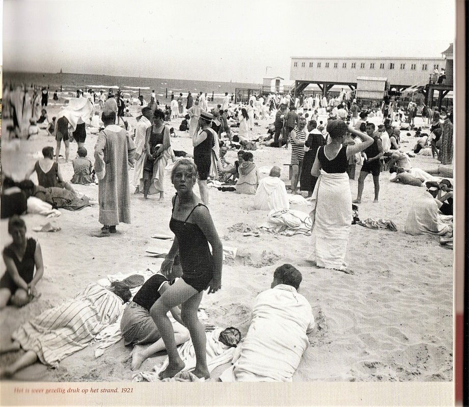 EEN DAGJE AAN ZEE - Geschiedenis in foto's van de Nederlandse stranden - Afbeelding 2