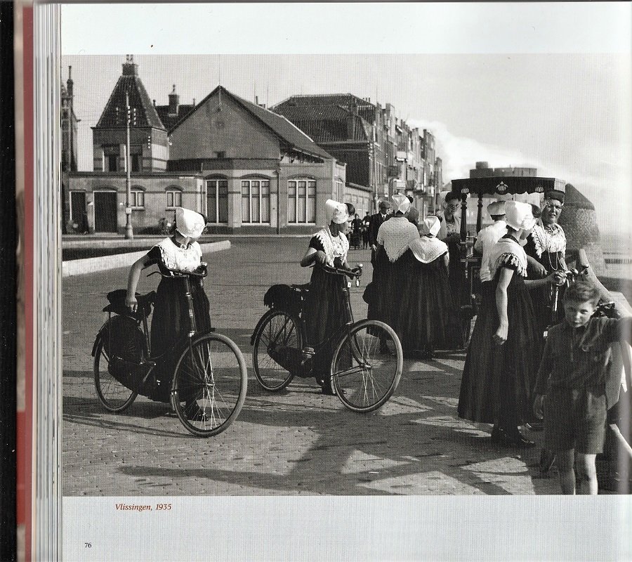 EEN DAGJE AAN ZEE - Geschiedenis in foto's van de Nederlandse stranden - Afbeelding 5