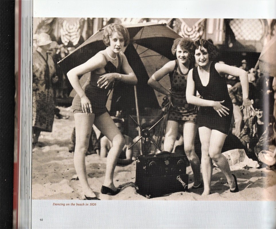 EEN DAGJE AAN ZEE - Geschiedenis in foto's van de Nederlandse stranden - Afbeelding 6