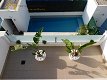 Villa met zwembad, tuin, parkeerplaats en solarium - 3 - Thumbnail