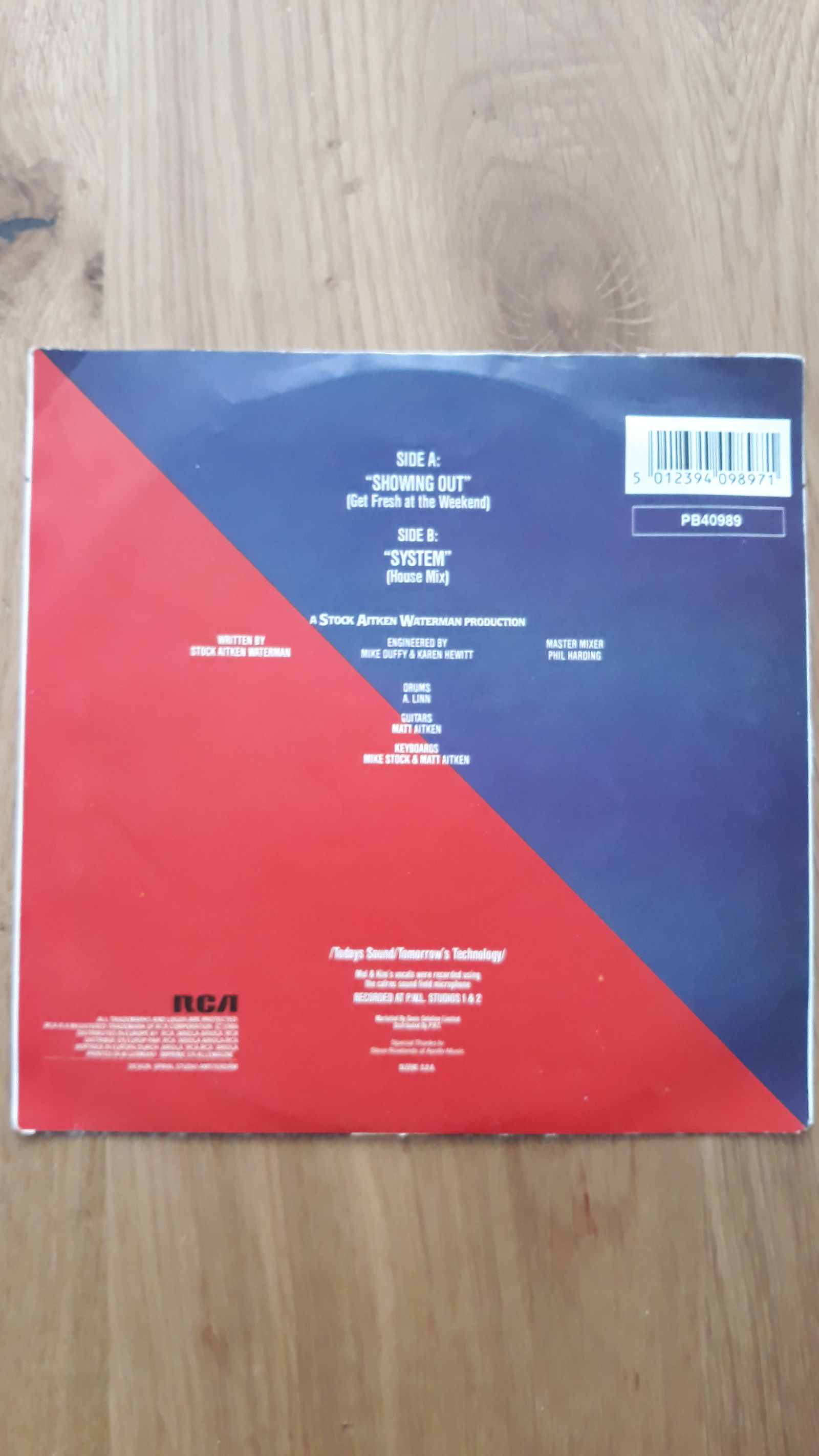 Mel & Kim | showing out - nr. 1