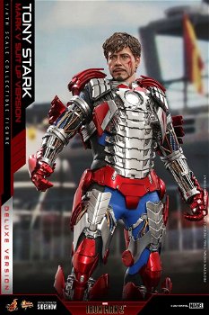 Hot Toys Iron Man 2 Tony Stark Mark V Suit up version Deluxe MMS600 - 5