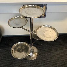 Standaard, etagère, uitstaltafel, aluminium in nikkel 