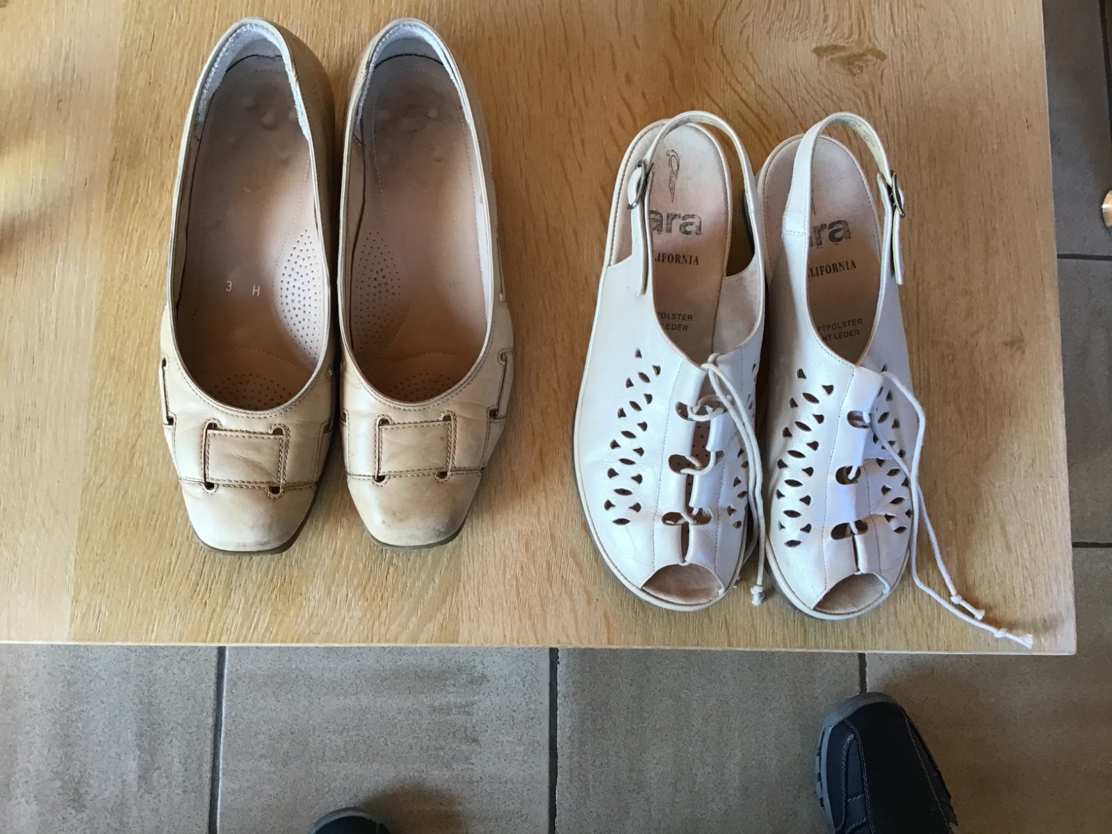 2 Paar schoenen , één nieuwe en één gebruikte maat 36 - nr. 1