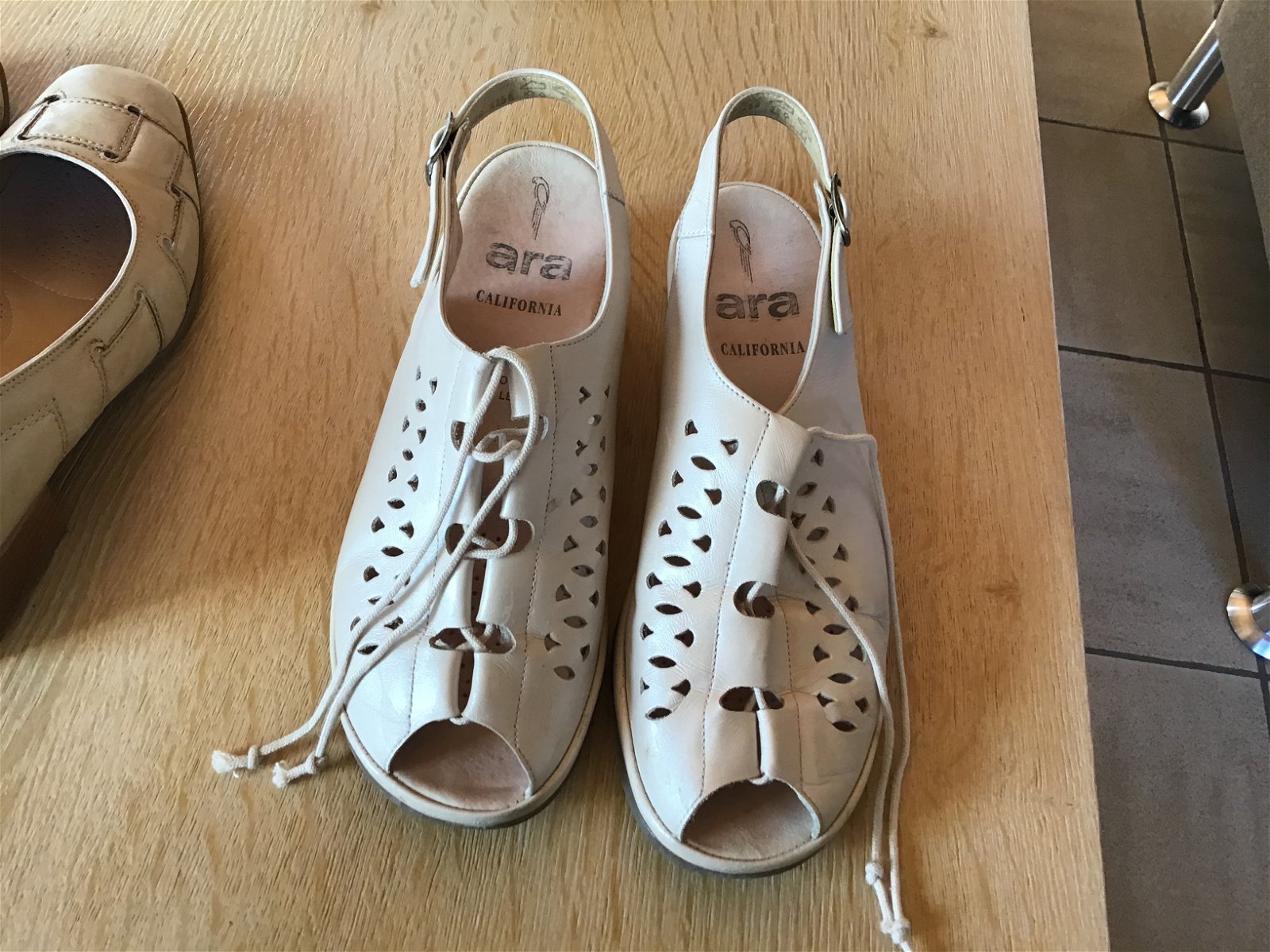 2 Paar schoenen , één nieuwe en één gebruikte maat 36 - Afbeelding 3