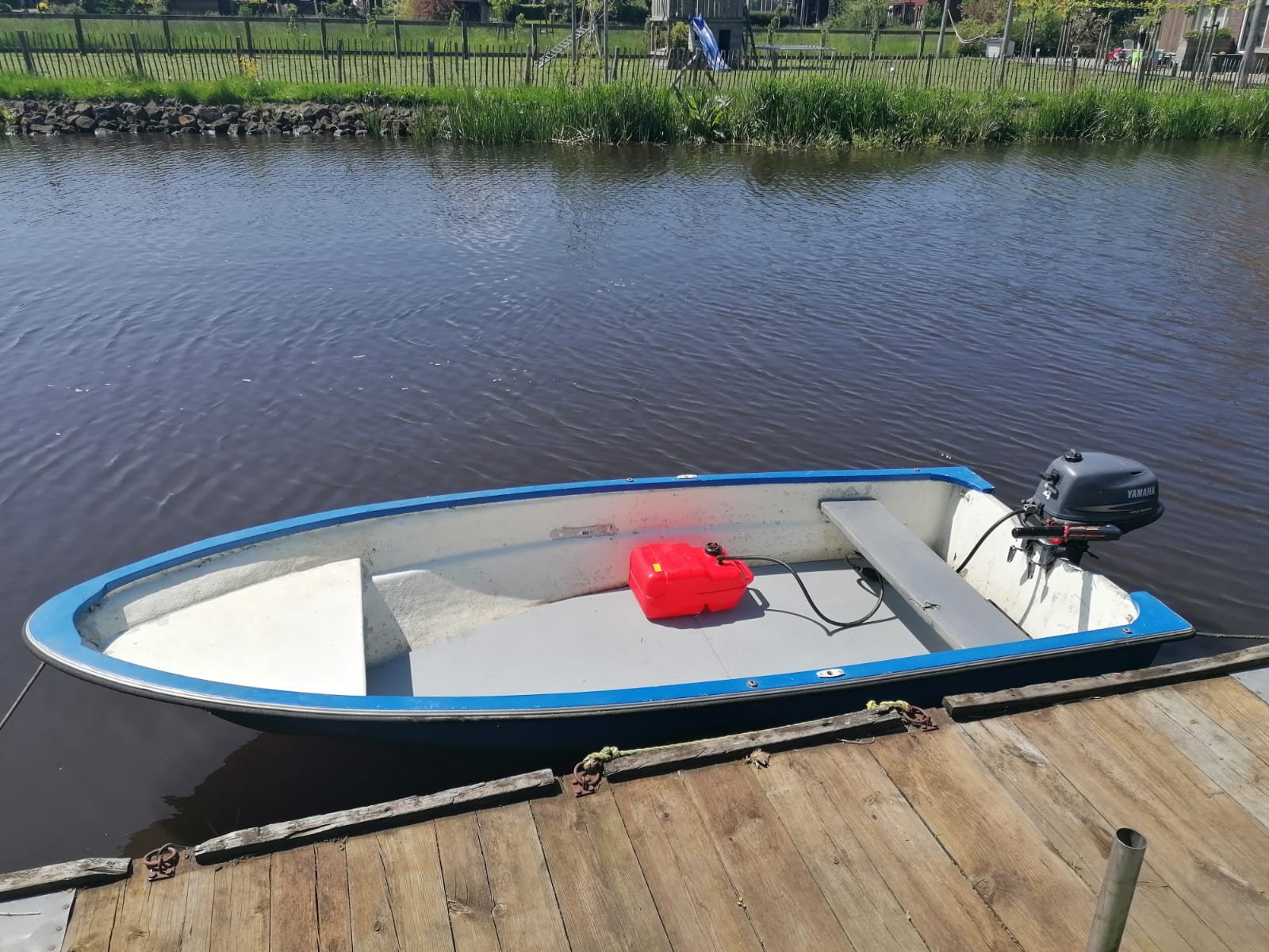 Visboot Placom met 4 pk Yamaha 4 taktmotor en losse tank - nr. 1